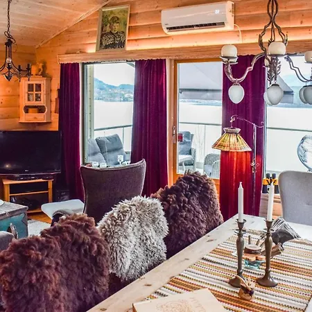 In Omastrand With Kitchen Holiday home Sanddal