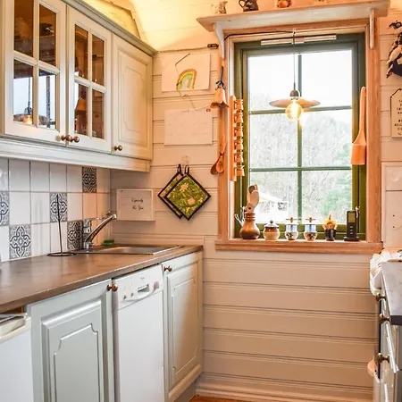 In Omastrand With Kitchen Sanddal