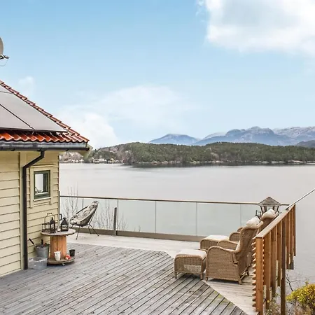In Omastrand With Kitchen Sanddal